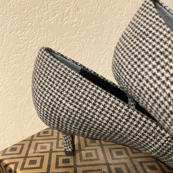 Charles David Houndstooth Heels in Black and White size 5 - Picture 2 of 9